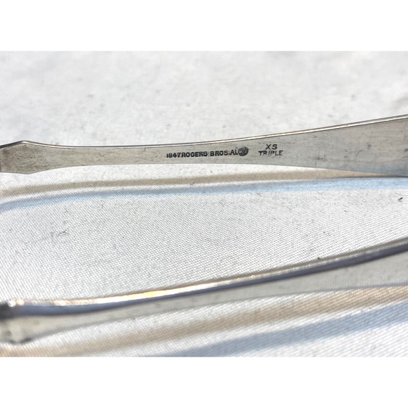 Antique Claw SUGAR CUBE TONGS BY ROGERS BROS Silver-Plated SHELL PATTERN - Picture 5 of 5